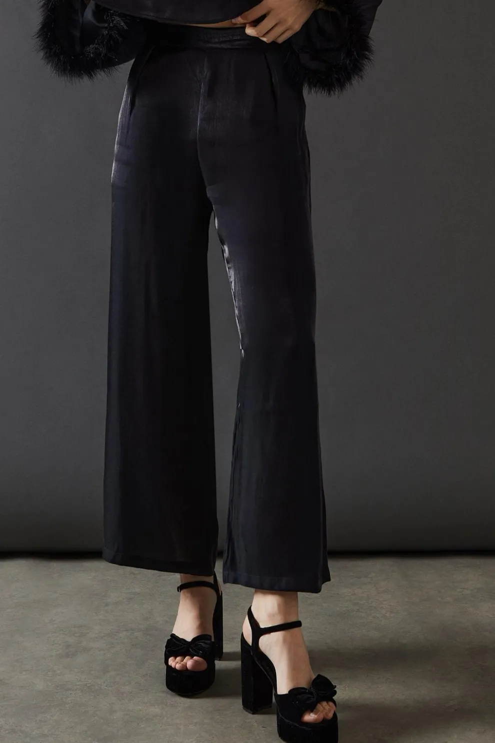 Iridescent Satin Wide Leg Trouser | Nasty Gal