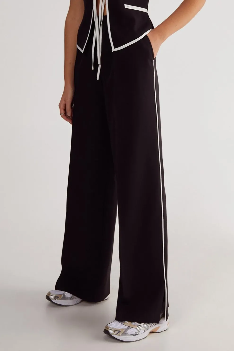 Tailored Contrast Piped Joggers | Nasty Gal
