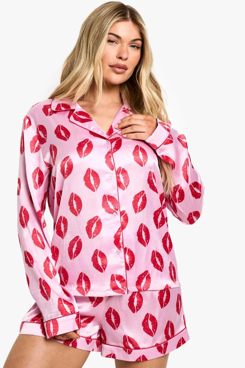 Kisses Print Satin Long Sleeve Shirt & Shorts Pyjama Set | Nasty Gal