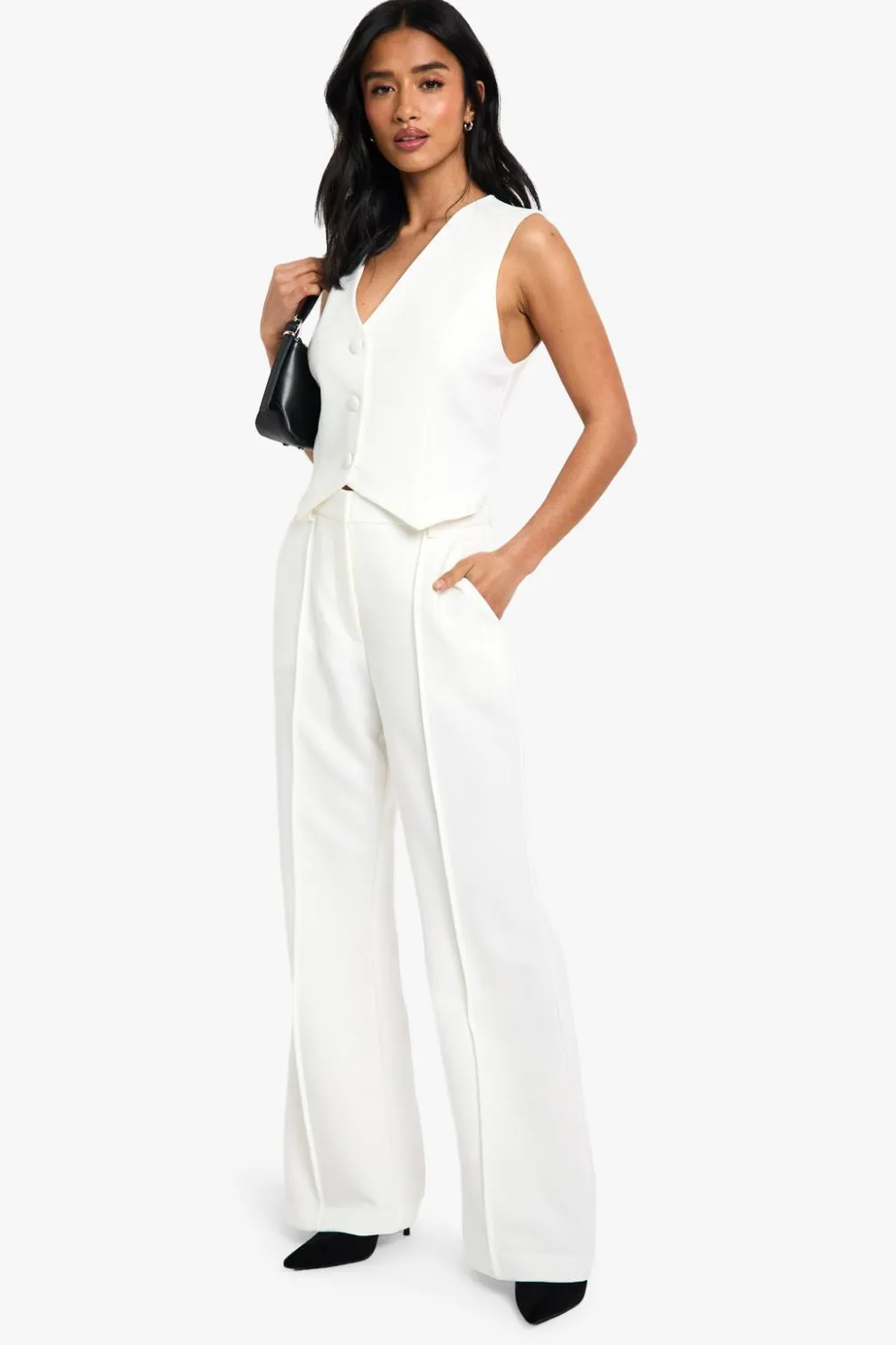 Petite Essentail Flare Leg Trouser | Nasty Gal